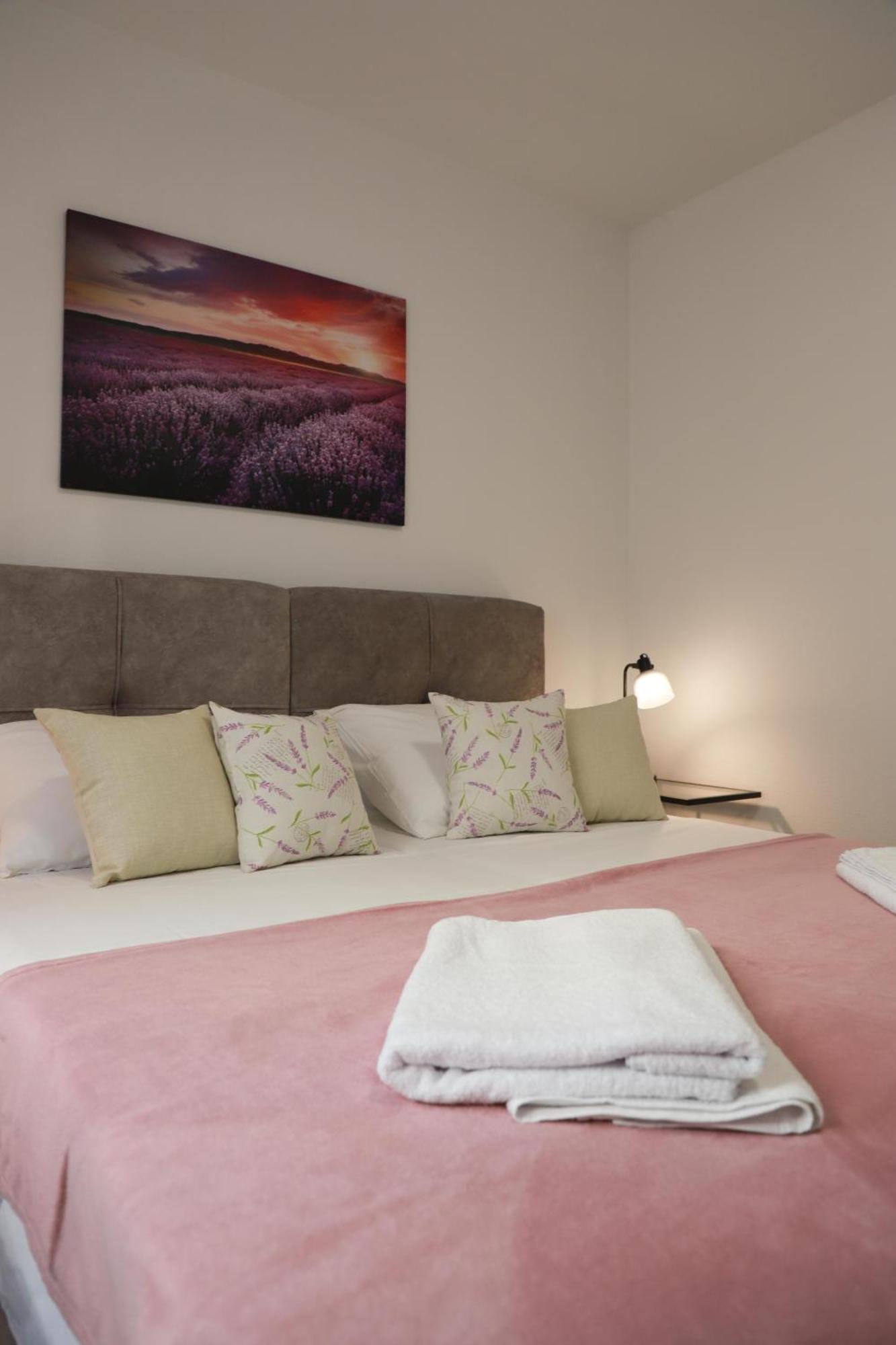 Holiday Apartments Ivano & Leo - Private Parking Задар Экстерьер фото