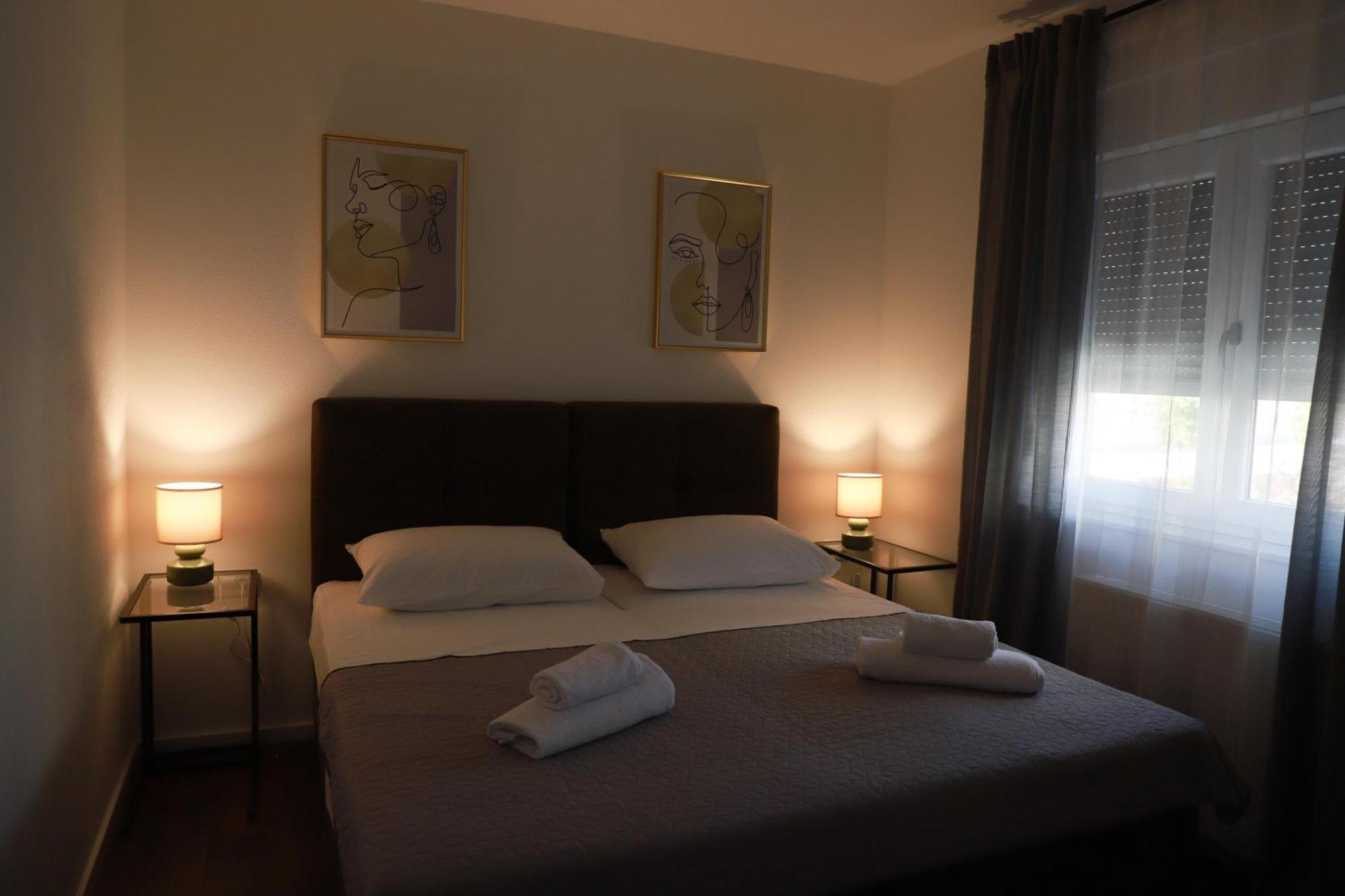 Holiday Apartments Ivano & Leo - Private Parking Задар Экстерьер фото