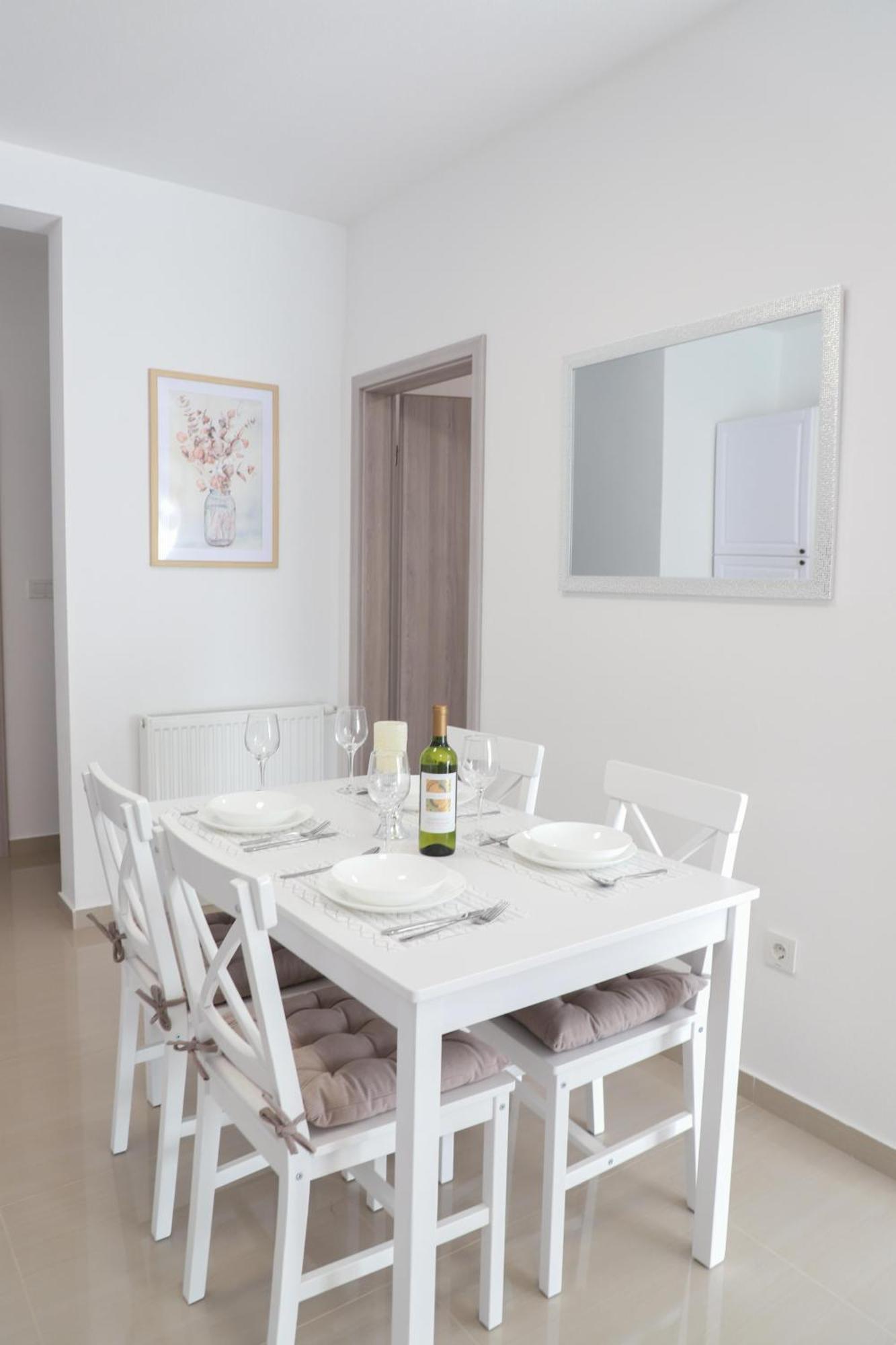 Holiday Apartments Ivano & Leo - Private Parking Задар Экстерьер фото