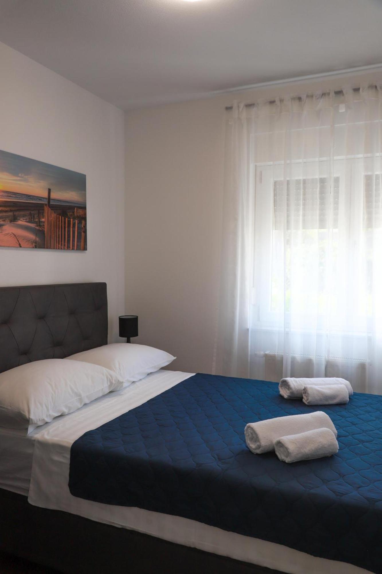 Holiday Apartments Ivano & Leo - Private Parking Задар Экстерьер фото