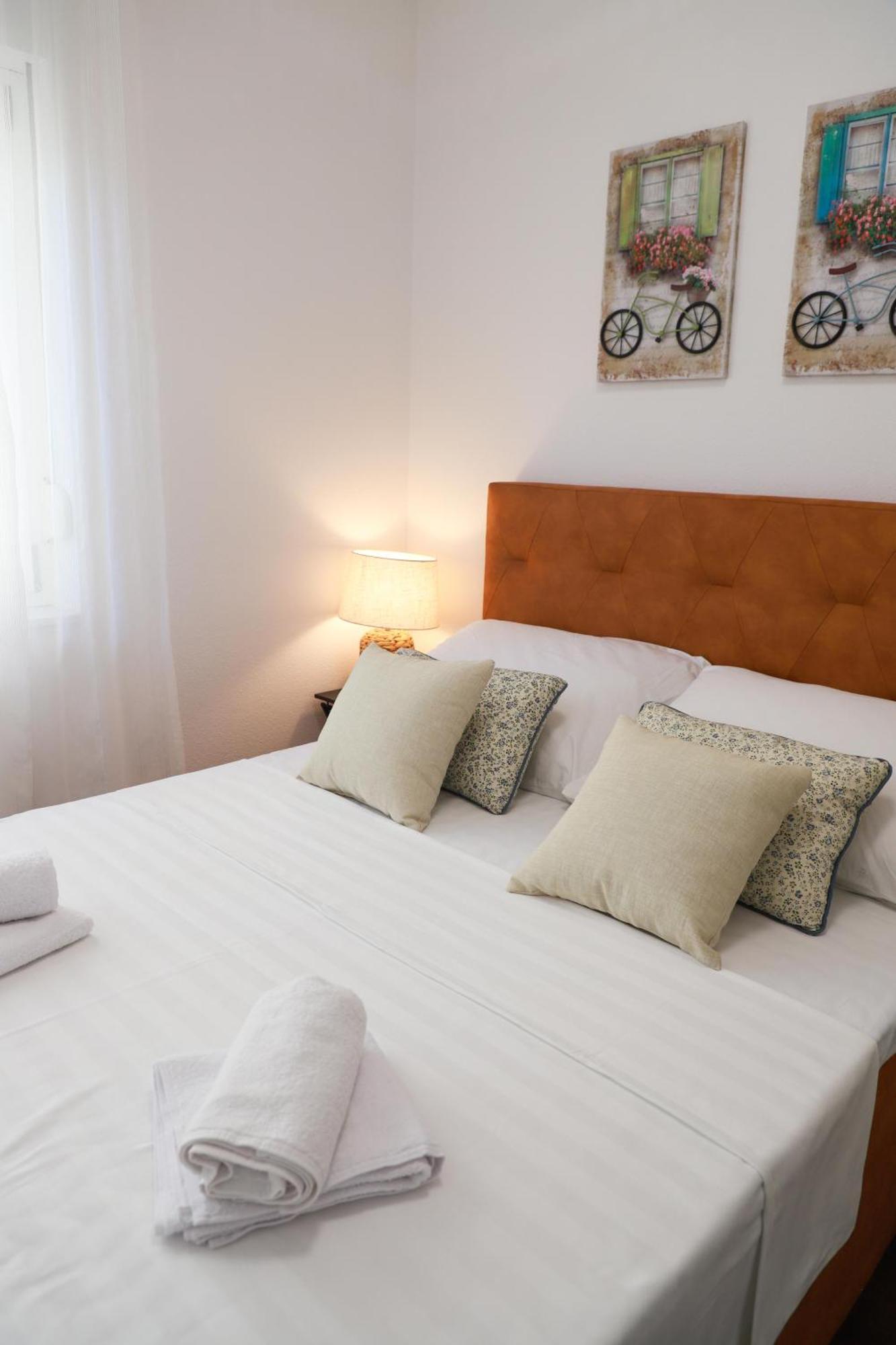 Holiday Apartments Ivano & Leo - Private Parking Задар Экстерьер фото