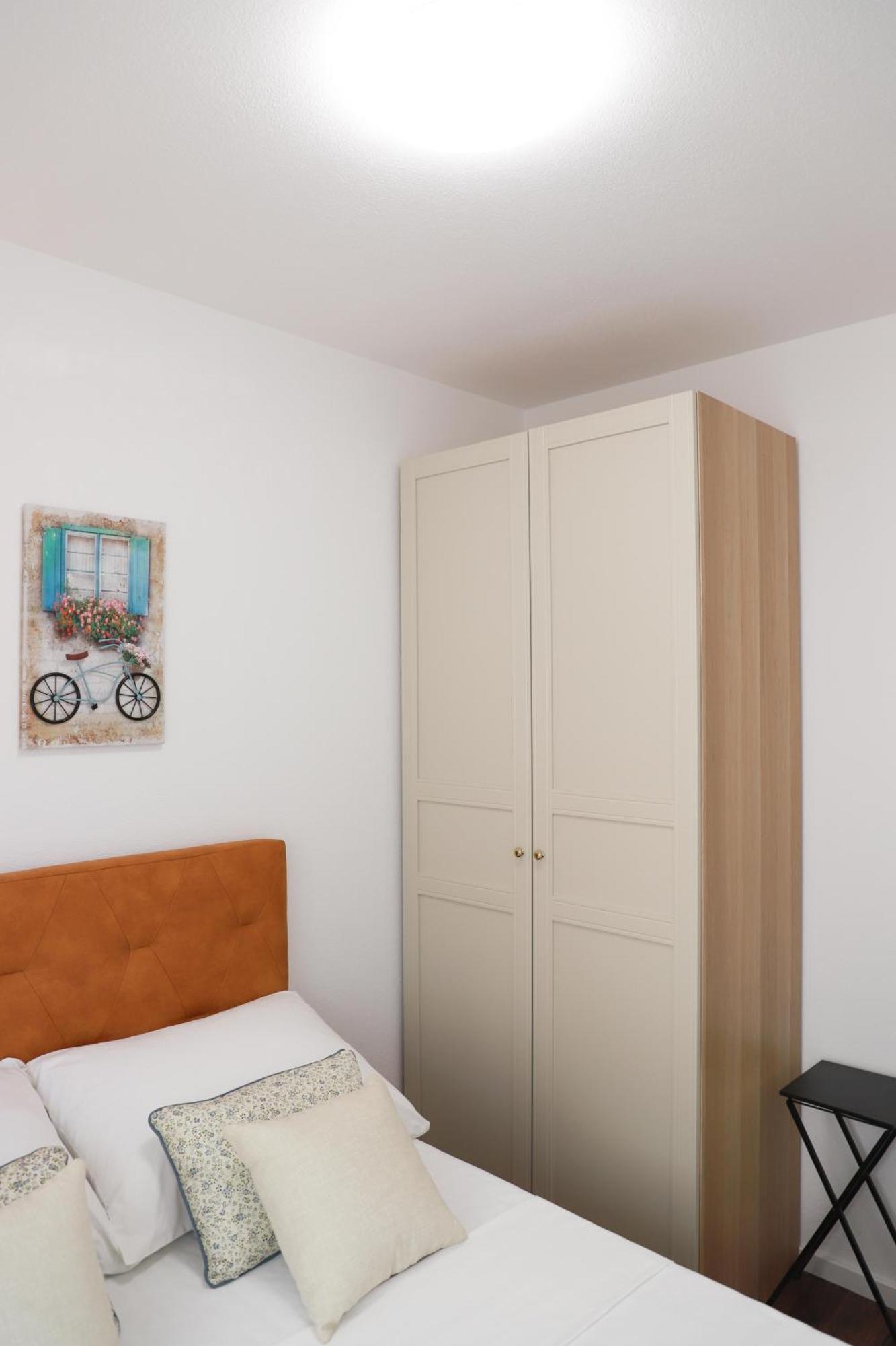 Holiday Apartments Ivano & Leo - Private Parking Задар Экстерьер фото